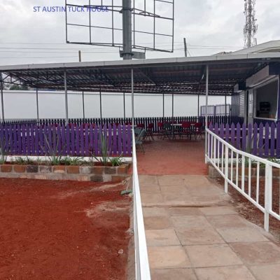 st austin tuck house Waiting-bay by Dancom Construction LTD